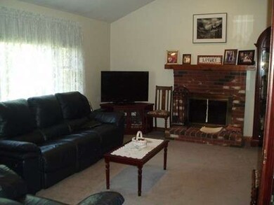 27 Mount Pleasant St, Oxford, MA 01540 - photo 6