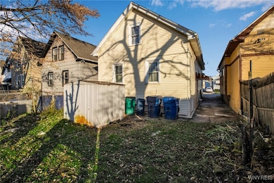 212 Roslyn St, Buffalo, NY 14215 - photo 7