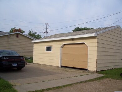 Garage/Parking Area