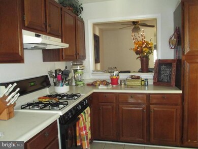 11978 Cardamom Dr unit 11978, Woodbridge, VA 22192 - photo 3