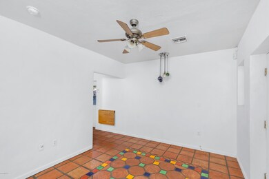 516 E Elm St