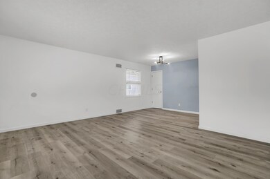 664 Savannah Dr, Columbus, OH 43228 - photo 6