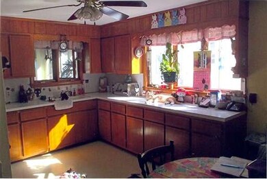 35 Temple St, Holyoke, MA 01040 - photo 4