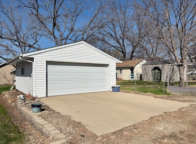 Detached garage