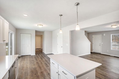 6-CBR018-i1880-Kitchen1