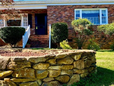 940 Robbins St, Asheboro, NC 27203 - photo 2