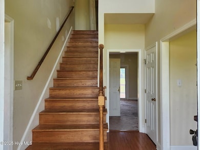 5 FOYER
