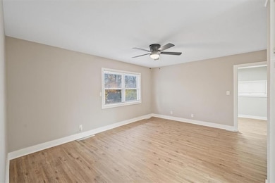 6302 Fairlane Dr, Kansas City, MO 64134 - photo 4