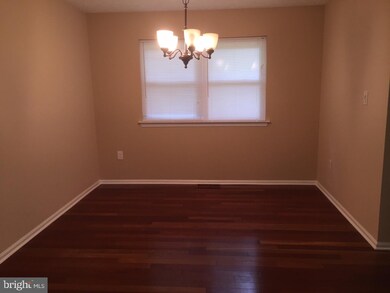 9207 Paloma Ln, Springfield, VA 22153 - photo 7