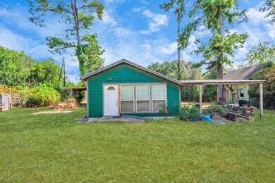 6935 Amber St, Houston, TX 77022 - photo 6