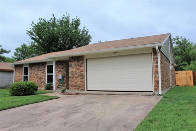 7413 Tunbridge Dr, North Richland Hills, TX 76182 - photo 2