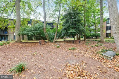 9812 Kingsbridge Dr unit 102, Fairfax, VA 22031 - photo 3