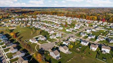 327 Keenen Ct, Howell, MI 48855 - photo 6