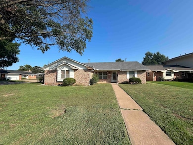 3301 Cogdal Dr, Enid, OK 73703 - photo 6