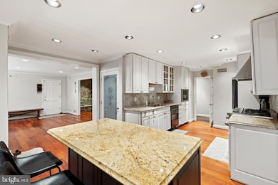 8421 Kingsgate Rd, Potomac, MD 20854 - photo 7