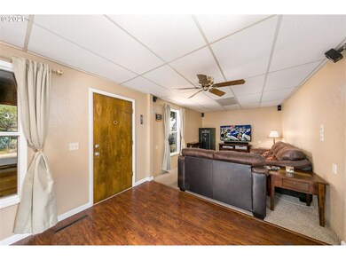 914 E 12th St, the Dalles, OR 97058 - photo 4