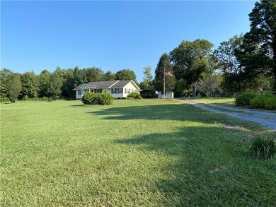 600 Yow Rd, Seagrove, NC 27341 - photo 2