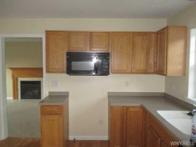 761 Daigler Dr, North Tonawanda, NY 14120 - photo 3