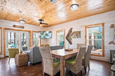 Gorgeous dining table that seats 7!