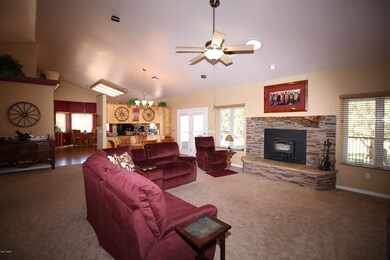 Livingroom/Fireplace