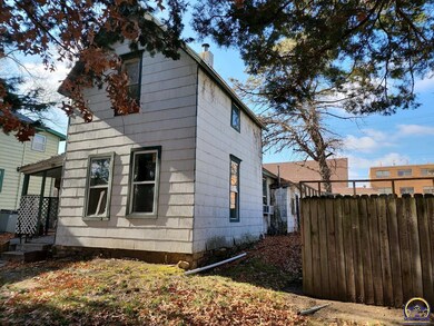 435 SW Jewell Ave, Topeka, KS 66606 - photo 3