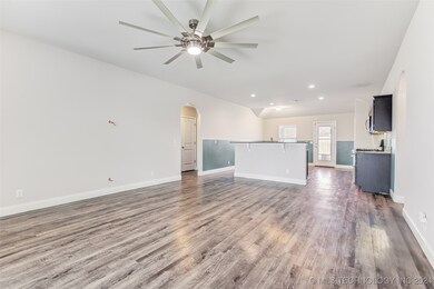 1304 E Toledo St, Broken Arrow, OK 74012 - photo 5