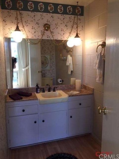 Powder room.