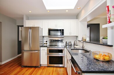Kitchen2 IMG_4636
