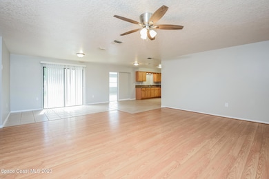 018-photo-living-room-13049258