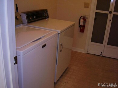 Laundry room /cabinets