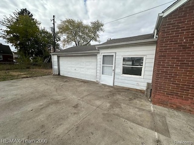 15852 Semrau Ave, Eastpointe, MI 48021 - photo 6