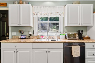 4 E Shore Rd_105