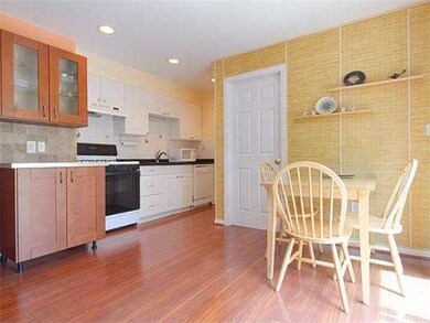 17 Parkers Ln unit 2, Waltham, MA 02453 - photo 3