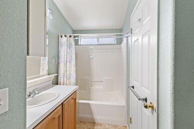 209 NW Creekside Dr, Grants Pass, OR 97526 - photo 5