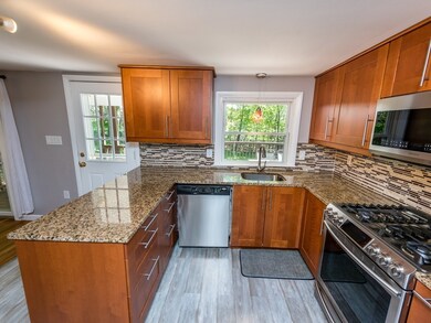 31 Lunda St, Waltham, MA 02451 - photo 4