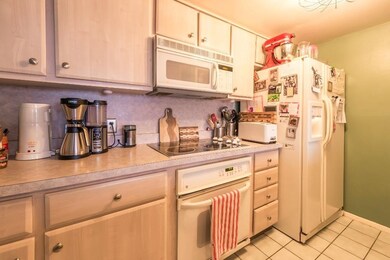 844 Cliffs Dr unit 101 D, Ypsilanti, MI 48198 - photo 2