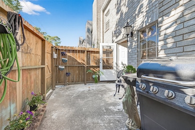 17645 Red Oak Dr unit 7645, Houston, TX 77090 - photo 7