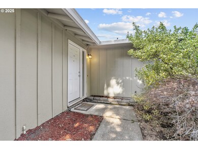 17125 SW Sugar Plum Ln, Beaverton, OR 97007 - photo 5