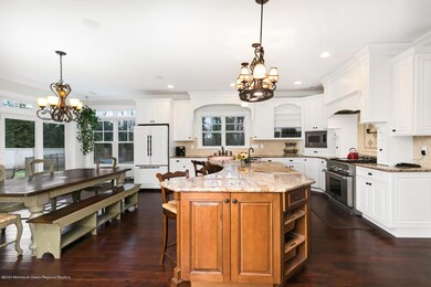 Eat-in Kitchen