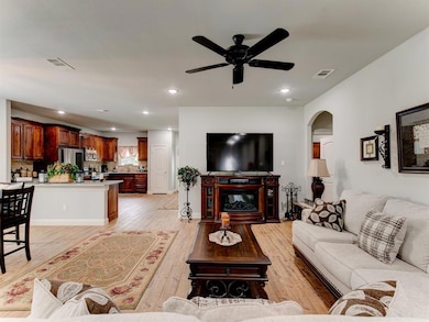 120 Peacock St, Cleburne, TX 76031 - photo 5