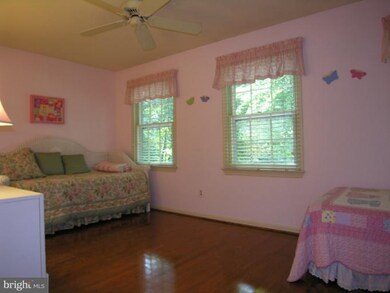 9720 S Park Cir, Fairfax Station, VA 22039 - photo 5