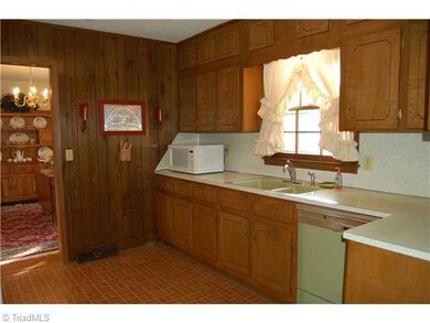 644 Eastwood Dr, Asheboro, NC 27205 - photo 6