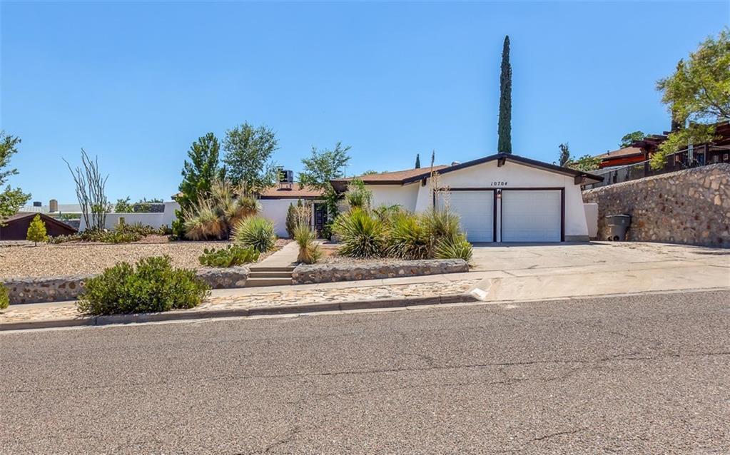 10704 Vista Lomas Dr, El Paso, TX 79935 - photo 2