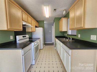 4958 Astonshire Ln, Concord, NC 28027 - photo 4