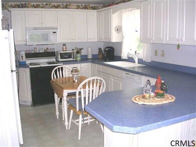 71 Cuthbert St, Schenectady, NY 12302 - photo 3