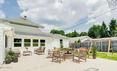 22-web-or-mls-2025 07 24 - 213JohnsAve-E