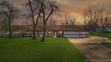 Attached garage also features an ice maker, tons o