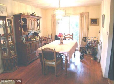 5024 Chanticleer Ave, Annandale, VA 22003 - photo 5