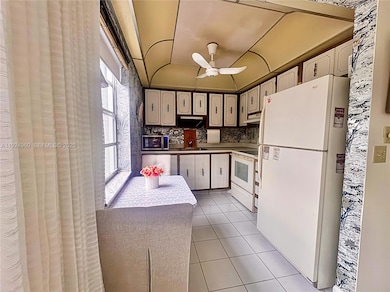 612 Normandy M unit 6120, Delray Beach, FL 33484 - photo 4