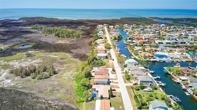 Gulf of Mexico 1 block away!